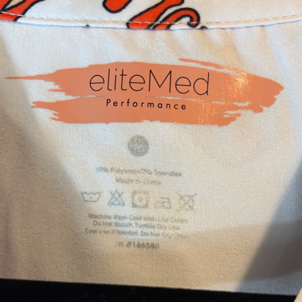 BNWT WOMENS SIZE MED FALL Printed Women's Scrub Top - Picture 6 of 8